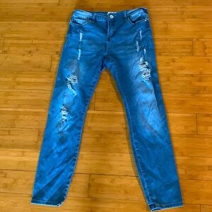 Distressed skinny jeans